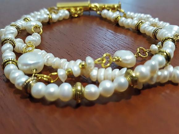 Pulseira de Pérolas Naturais com Fecho Magnético