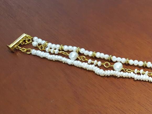 Pulseira de Pérolas Naturais com Fecho Magnético