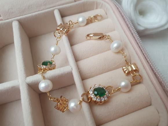 Pulseira de Pérolas Naturais e Cristal Verde