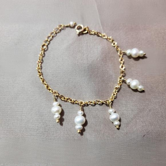 Pulseira Dourada Banhada com Pérolas Naturais - Semijoia