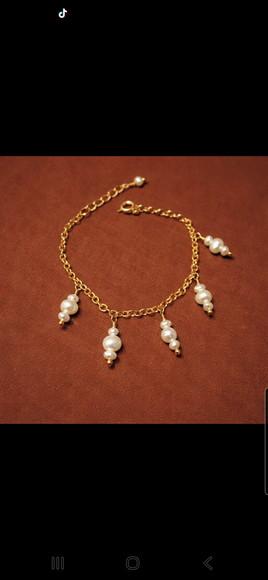 Pulseira Dourada Banhada com Pérolas Naturais - Semijoia