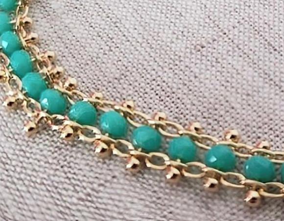 Pulseira Dourada com Cristais Azuis