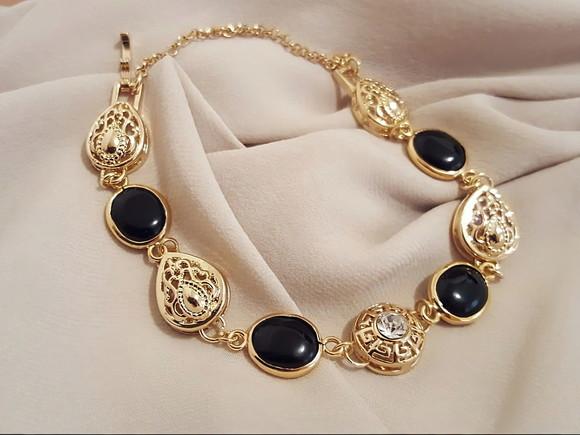 Pulseira Dourada com Cristais Pretos