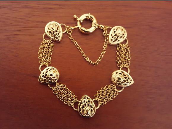 Pulseira Dourada com Entremeios Vasados