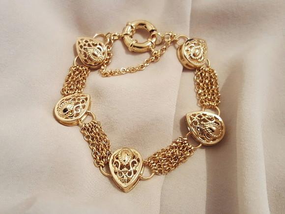 Pulseira Dourada com Entremeios Vasados