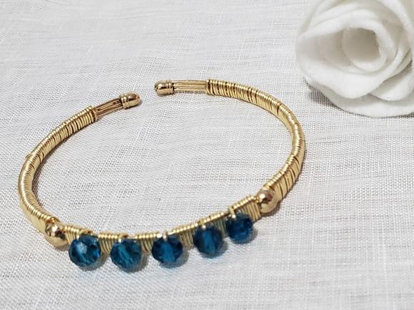 Pulseira Dourada com Cristal Azul Turquesa