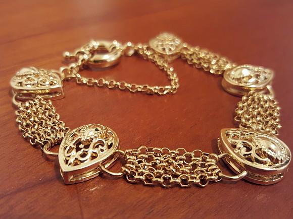 Pulseira Dourada com Entremeios Vasados