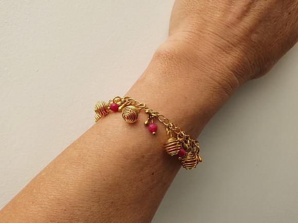 Pulseira Dourada com Pedras Naturais Jade Rubi