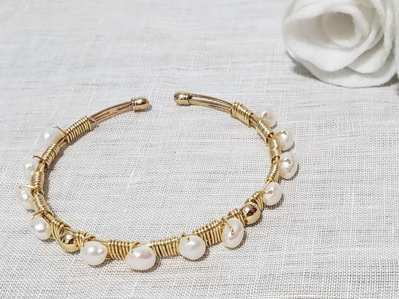 Pulseira Dourada com Pérolas Naturais