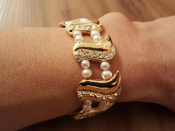 Pulseira Dourada de Pérolas Naturais