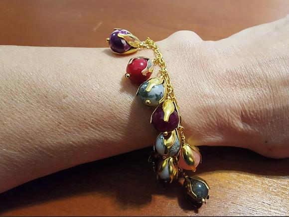 Pulseira Dourada e Pedras Naturais Coloridas
