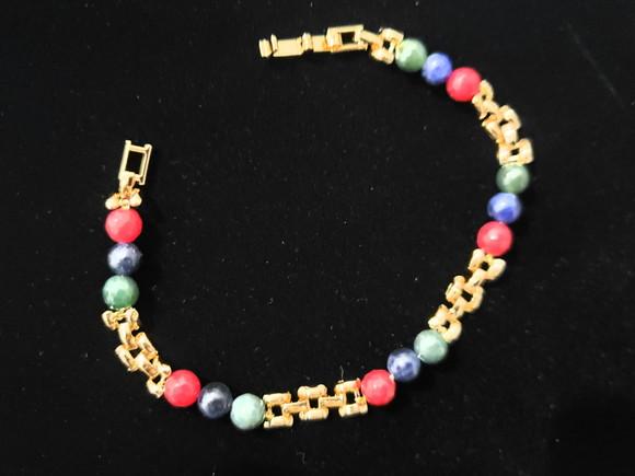 Pulseira Dourada e Pedras Jade Coloridas