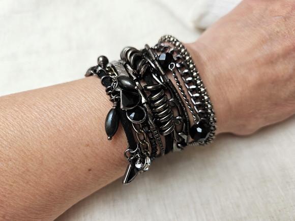 Pulseira Imã de Couro e Pingentes