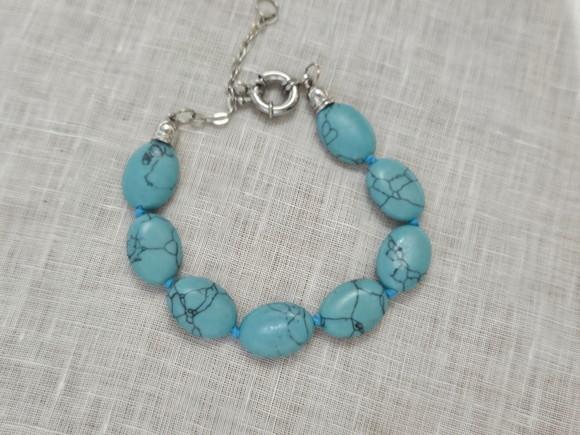 Pulseira Prateada de Pedra Natural Hawlita Azul