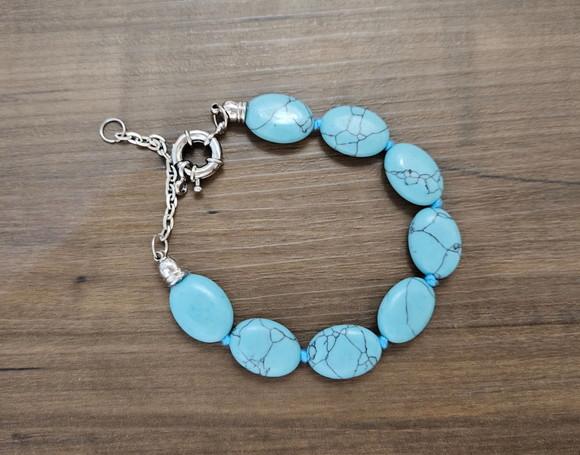 Pulseira Prateada de Pedra Natural Hawlita Azul