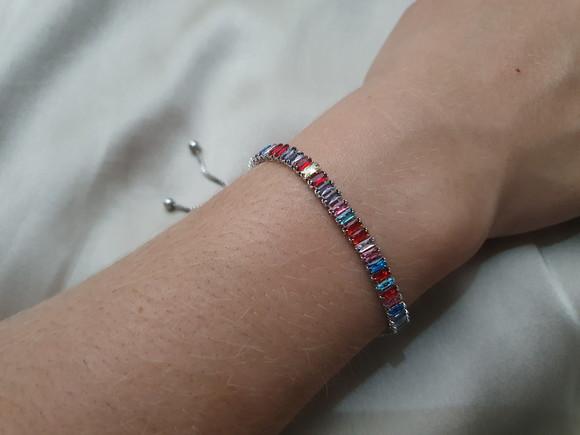 Pulseira Riviera Prateada com Cristais Coloridos