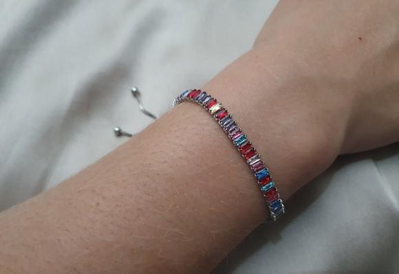 Pulseira Riviera Prateada com Cristais Coloridos