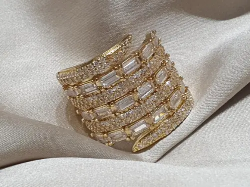 Anel Banhado a Ouro 18k com Zircônias
