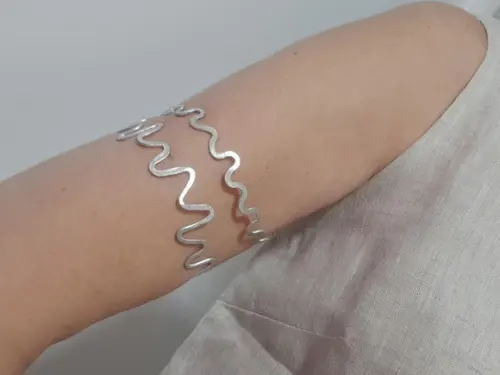 Bracelete Aramado Prateado Zig Zag