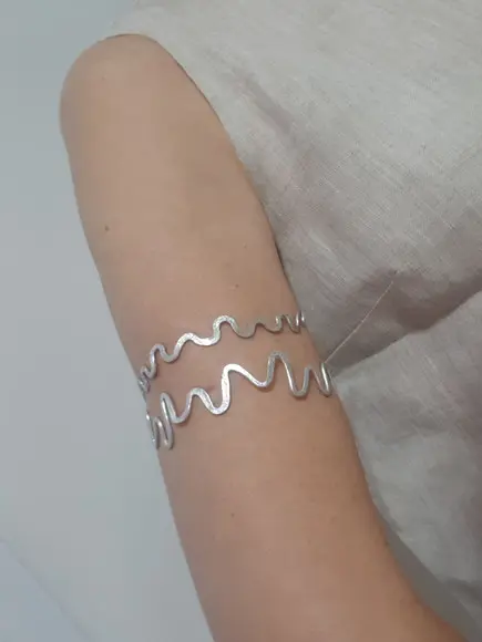Bracelete Aramado Prateado Zig Zag