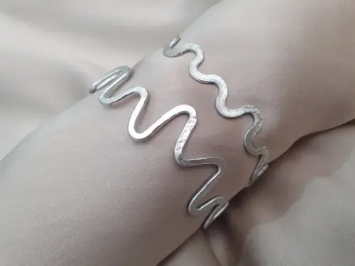 Bracelete Aramado Prateado Zig Zag