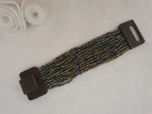 Bracelete de Madeira e Miçangas
