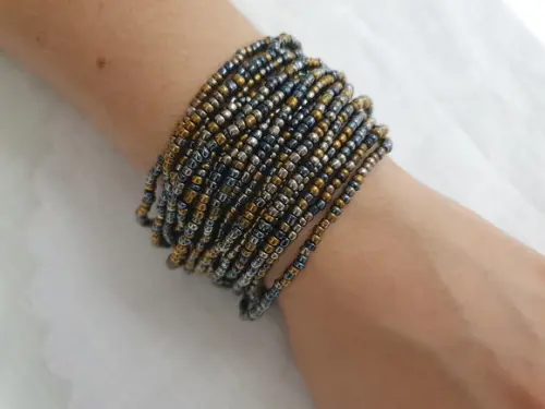 Bracelete de Madeira e Miçangas