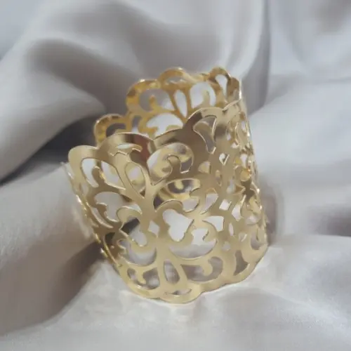 Bracelete Dourado com Arabescos