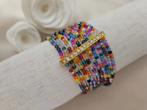 Bracelete Dourado com Cristais Coloridos