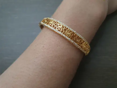 Bracelete Dourado com Mini Cristais