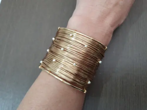 Bracelete Dourado e Pérolas Naturais