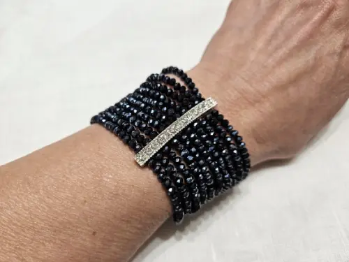 Bracelete Prateado com Cristais Preto