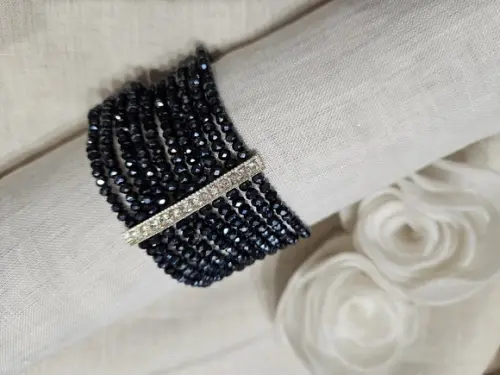 Bracelete Prateado com Cristais Preto