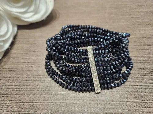 Bracelete Prateado com Cristais Preto