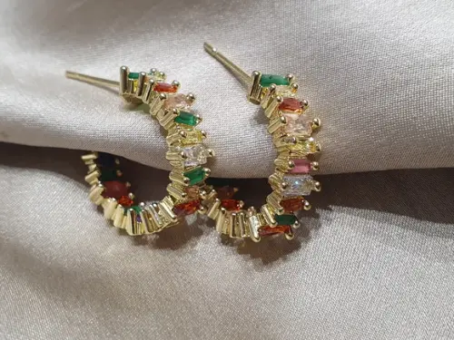Brinco Argola Banhado com Cristais Coloridos