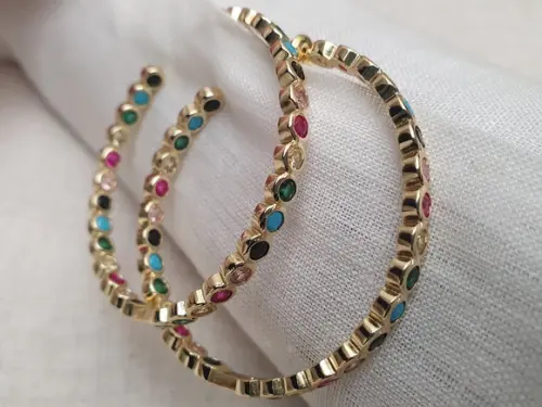 Brinco Argola Banhado com Cristais Coloridos