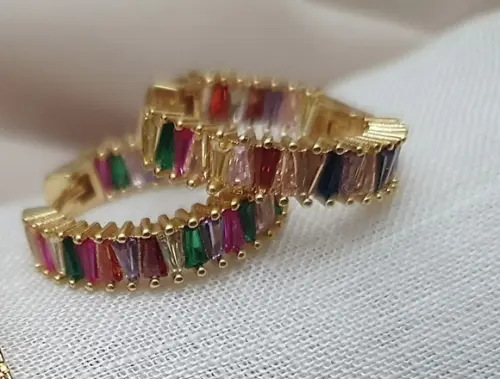 Brinco Argola Banhado com Cristais Coloridos
