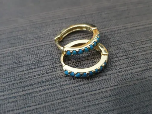 Brinco Argola com Pedras Naturais Azul Turquesa