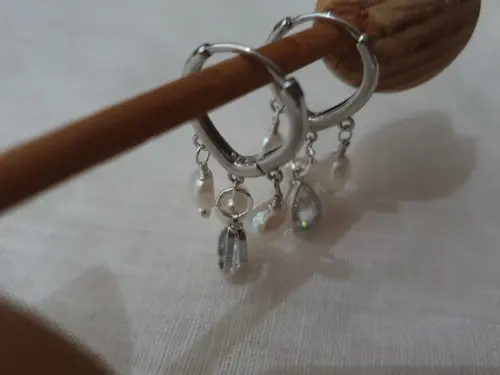 Brinco Argola com Pérolas Naturais e Cristal