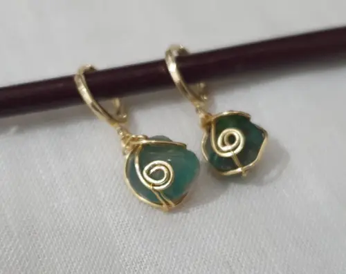 Brinco Argola com Pingente de Pedra Natural Ágata Verde