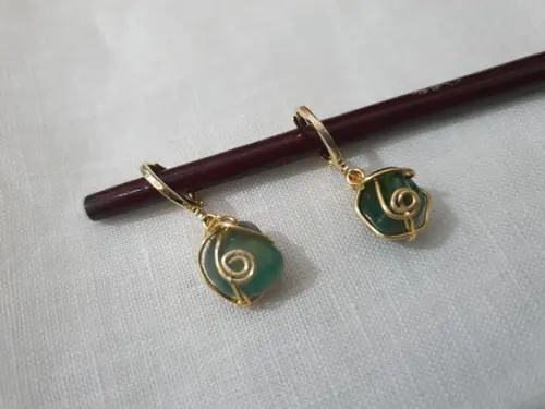 Brinco Argola com Pingente de Pedra Natural Ágata Verde