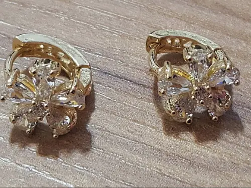 Brinco Argola Dourada com Cristais Transparentes