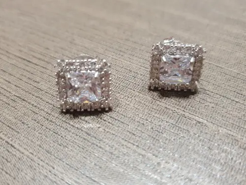 Brinco Banhado a Prata com Mini Cristais