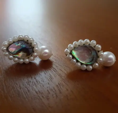Brinco Banhado com Cabochão Abalone e Pérolas