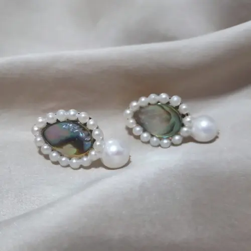 Brinco Banhado com Cabochão Abalone e Pérolas