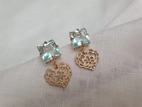 Brinco Banhado com Cabochão e Pingente Dourado Rendado