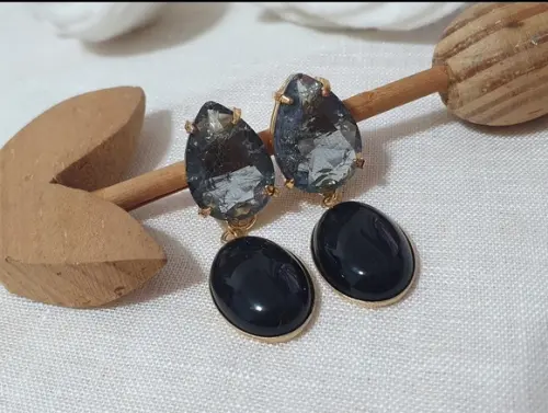 Brinco Banhado com Cristal Fumê e Pingente Ônix