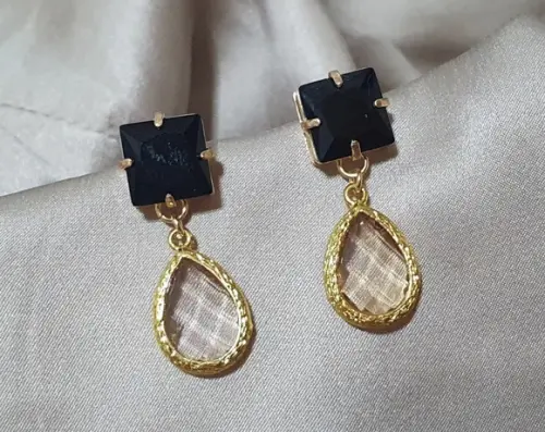 Brinco Banhado com Cristal Ônix e Pingente Rose de France