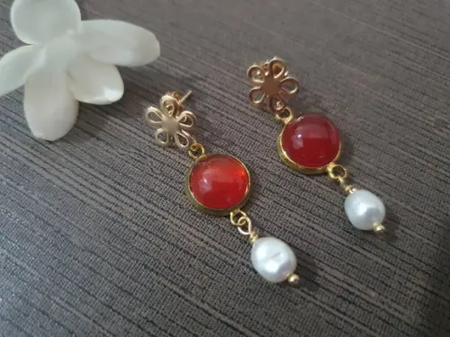 Brinco Banhado com Cristal Rubi e Pérola Natural