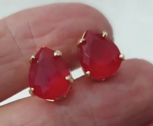 Brinco Banhado Com Cristal Rubi
